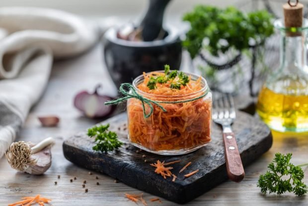 Carrot and onion for winter in jars