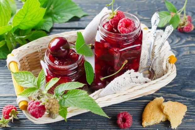 Cherry and raspberry jam