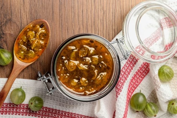 Gooseberry jam with walnuts is a simple and delicious recipe, how to cook step by step