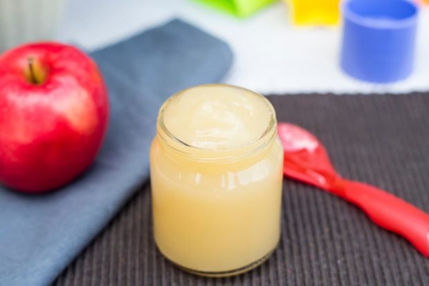 Applesauce with boiled condensed milk for winter 