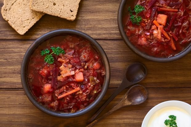 Borscht with zucchini and celery