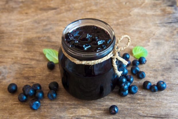 Blueberries in syrup for winter