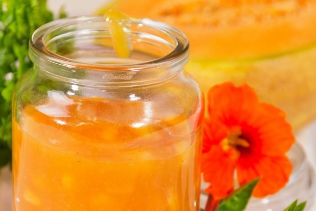 Melon jam with orange 