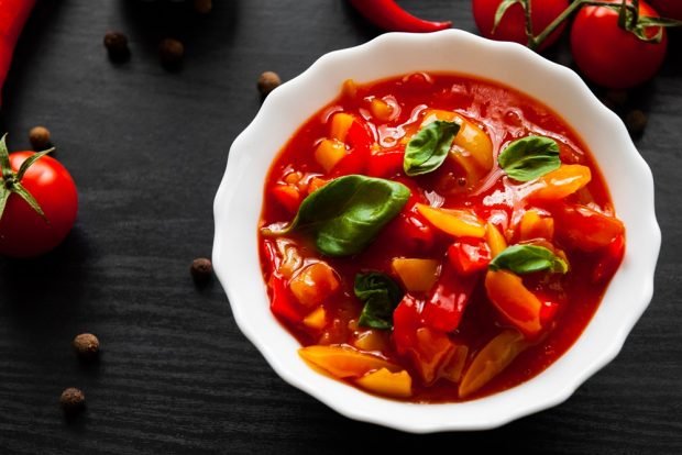 Spicy lecho of Bulgarian pepper and tomatoes for winter