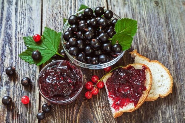 Red and black currant jam