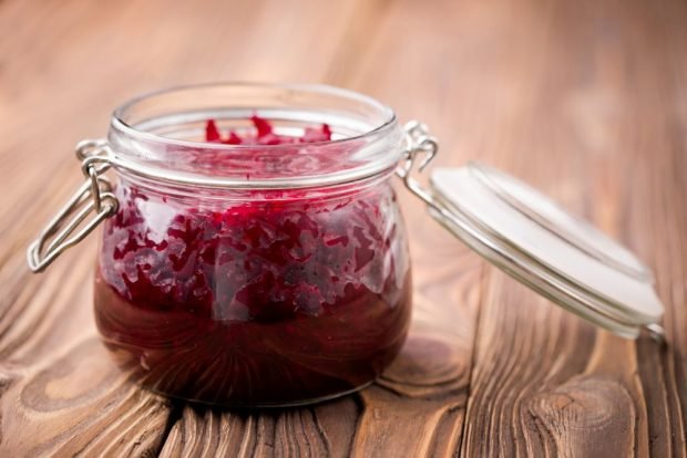 Beetroot soup without cabbage for the winter in cans 