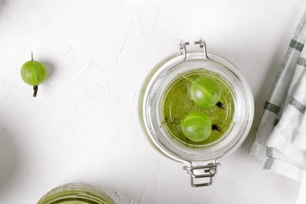 Green gooseberry jelly is a simple and delicious recipe how to cook step by step