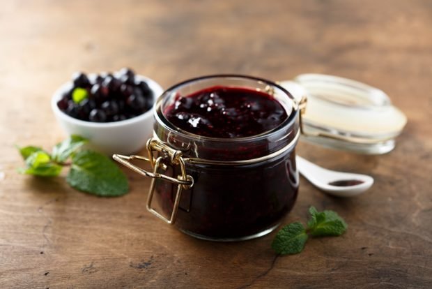 Black currant jam with jelly 