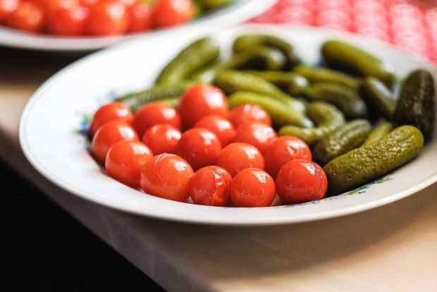 Cherry gherkins for winter