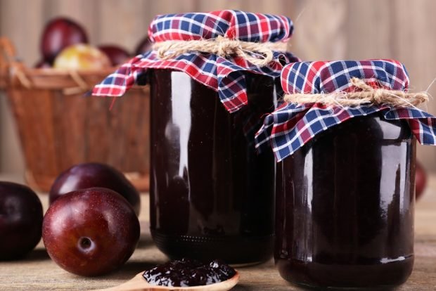 Thick seedless plum jam for pies 