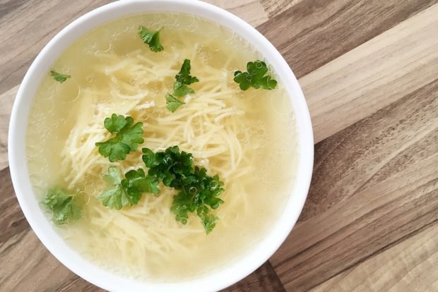 Chicken broth with vermicelli 