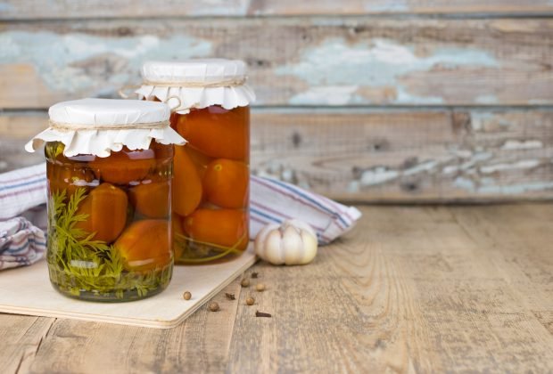 Tomatoes with carrot tops for winter