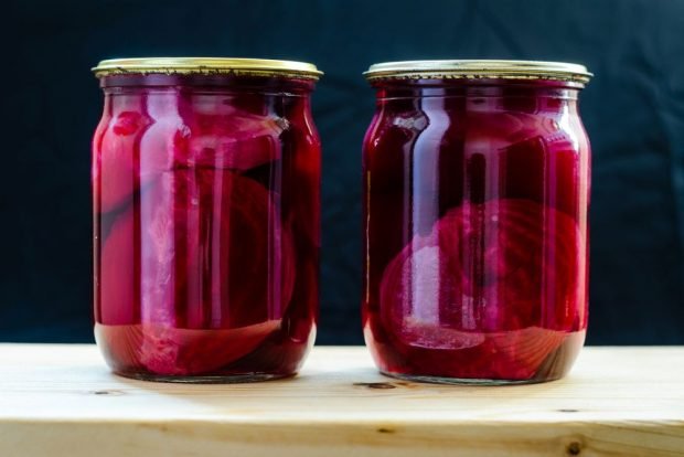 Canned beetroot for winter in cans