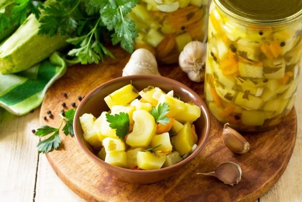 Salad with zucchini for winter 