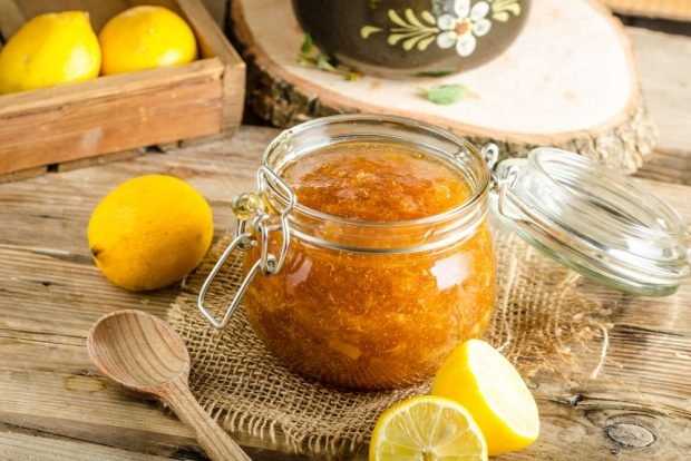 Lemon jam with zest 