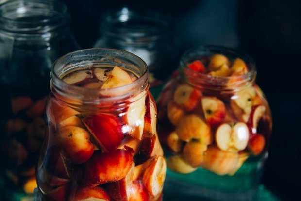 Compote of apples with citric acid for winter 