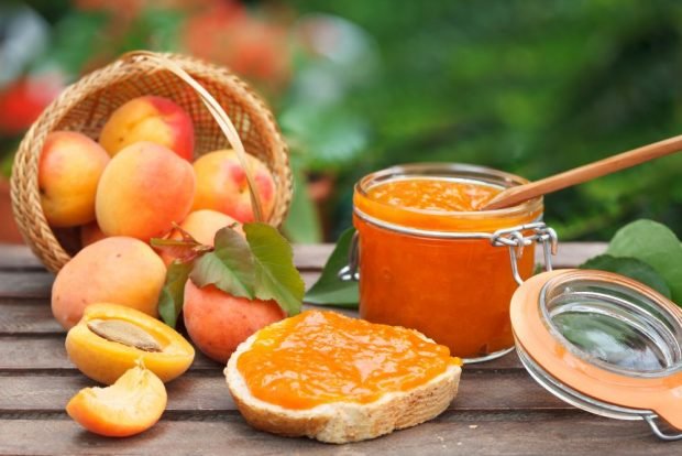 Apricot jam with gelatin has gained popularity