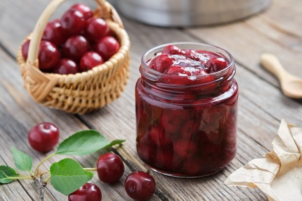 Cherry jam with pectin