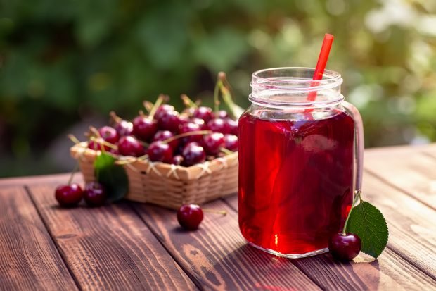 Cherry juice for winter through a juicer