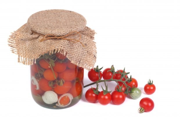 Tomatoes in gelatin for winter