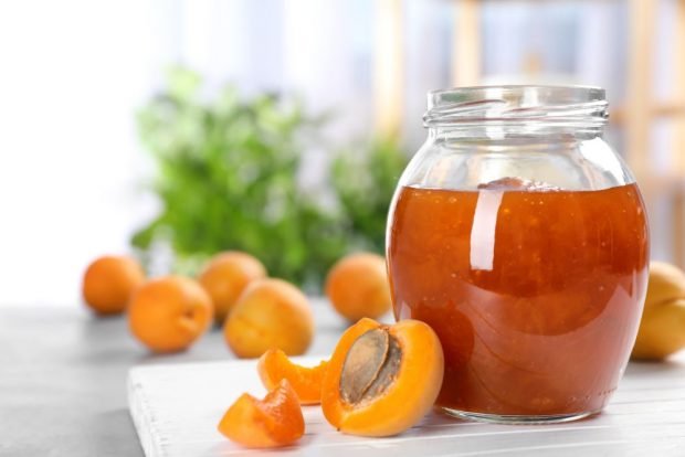 Apricot jam in a slow cooker 