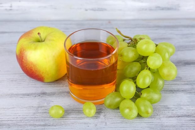 Apple and grape juice for winter