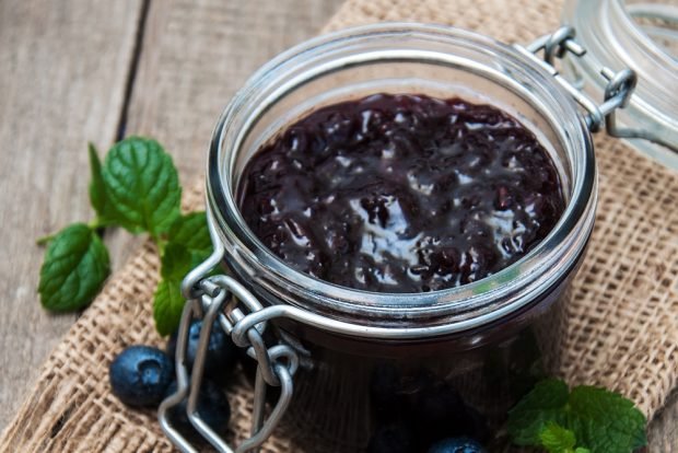 Blueberry jam with gelatin 