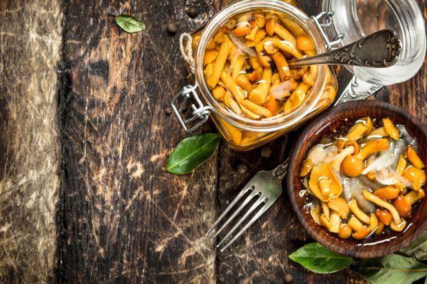 Pickled honey mushrooms with vinegar for winter