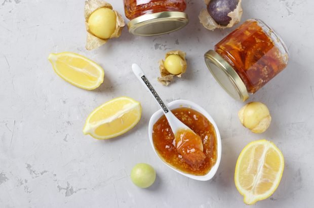 Physalis jam with lemon 