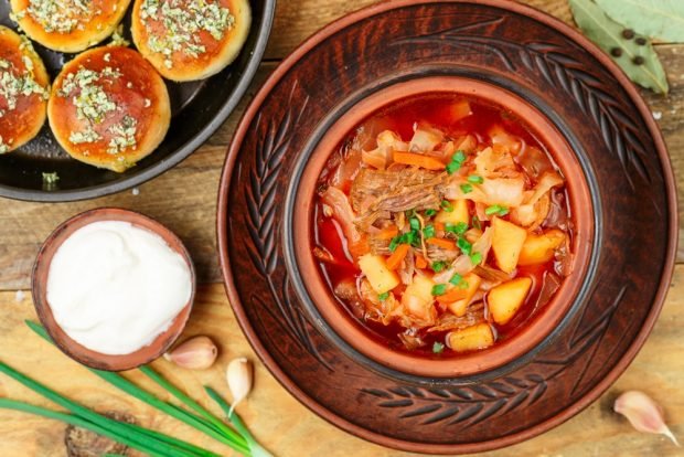 Borscht with vegetables without beetroot