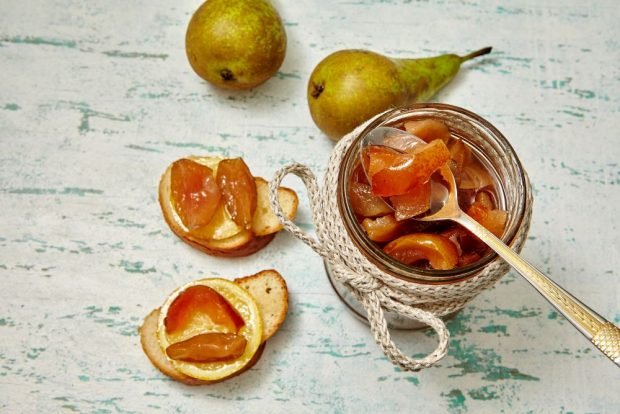 Amber pear jam slices with lemon