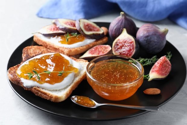 Sweet jam from figs