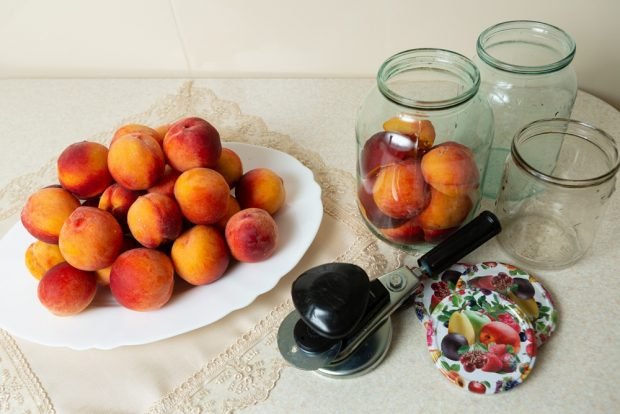 Compote of peaches in jars with sterilization 