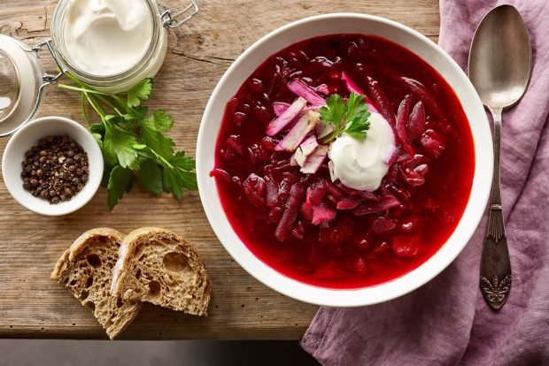 Borscht with Peking cabbage on chicken broth