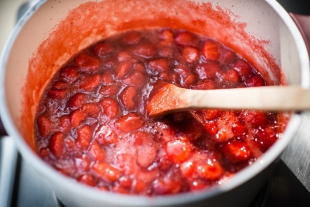 Strawberry jam with pectin 