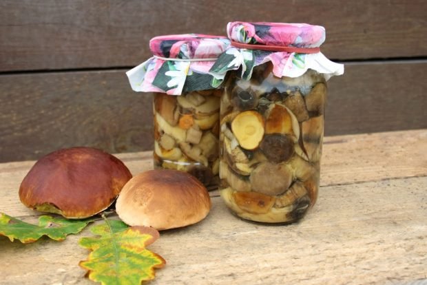 Pickled porcini mushrooms with vinegar for winter