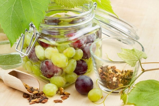 Pickled grapes with mustard – a simple and delicious recipe, how to cook step by step