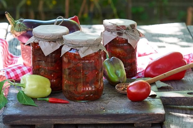 Mother–in-law's eggplant tongue with tomatoes and garlic for the winter is a simple and delicious recipe, how to cook step by step