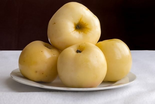 Soaked apples with mustard for winter