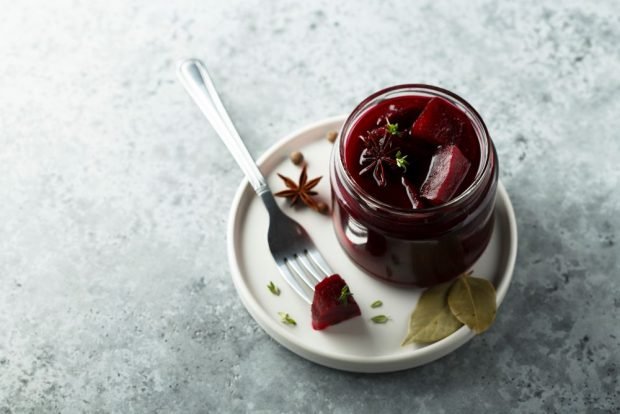 Pickled beetroot for winter cubes