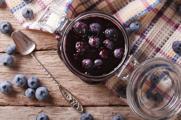 Blueberries in syrup for winter