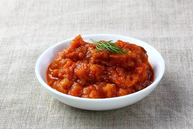 Eggplant and tomato caviar with garlic for winter