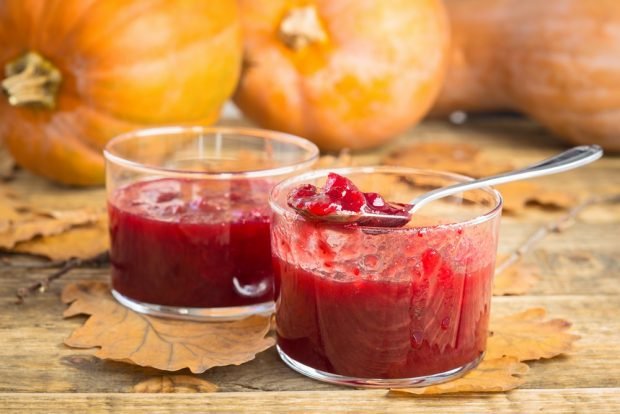 Pumpkin jam with cranberries 