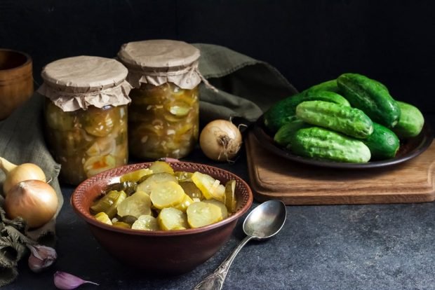 Cucumber salad for winter without oil