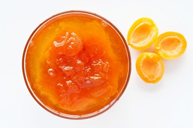 Thick apricot jam without seeds 