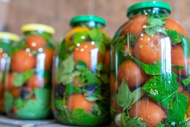 Canned tomatoes with greens