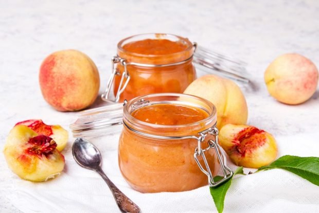 Peach jam in a slow cooker