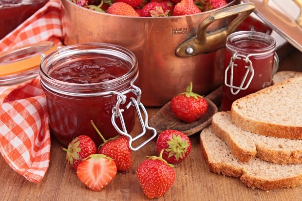 Strawberries, ground with sugar for the winter without cooking