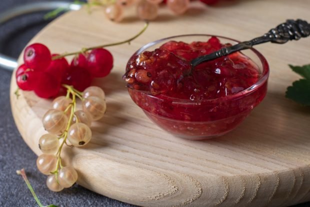 Thick jelly-five minutes of red and white currants – a simple and delicious recipe, how to cook step by step