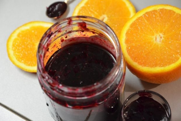 Black currant jam with orange 